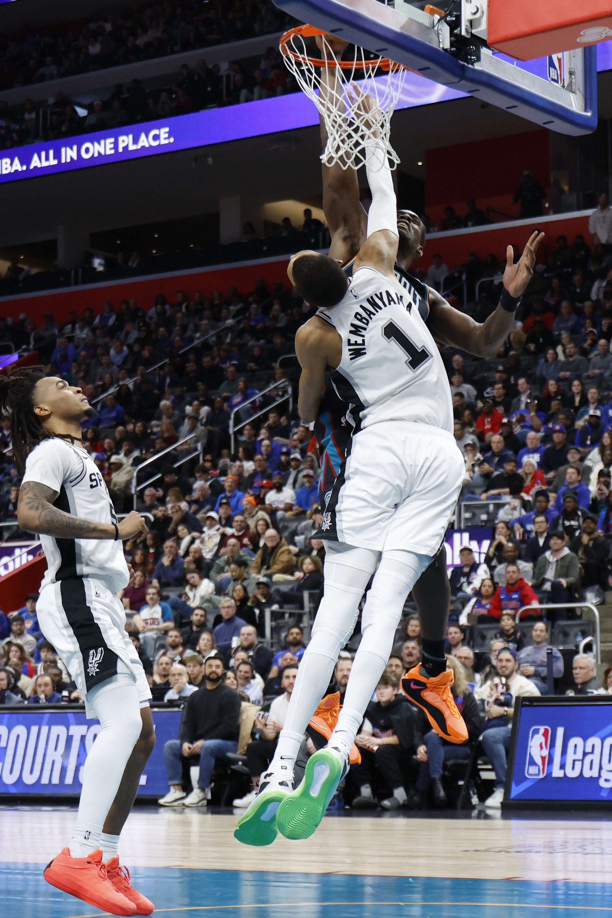 Baccara Gaming-仅次文班&amp;鲨鱼！杜伦单场砍至少30分15板且0失误 历史第3年轻中锋